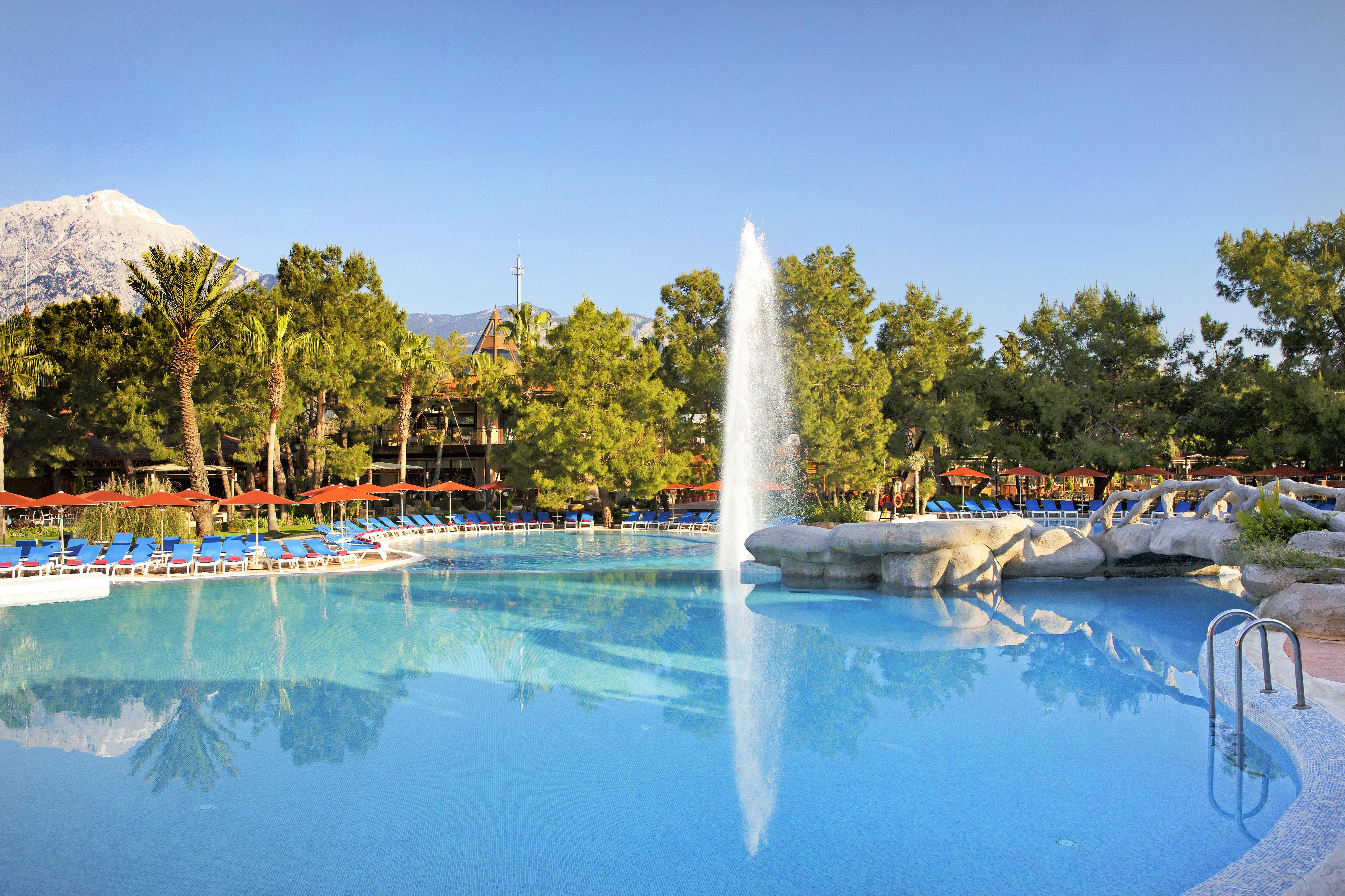 ホテル マート ミラ テキロヴァ エクステリア 写真 The swimming pool at the hotel