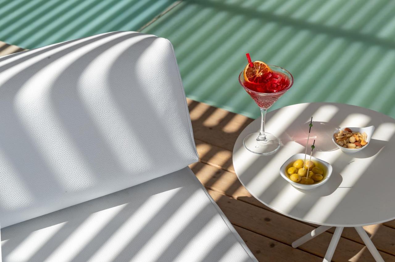 ホテル マート ミラ テキロヴァ エクステリア 写真 A Campari cocktail