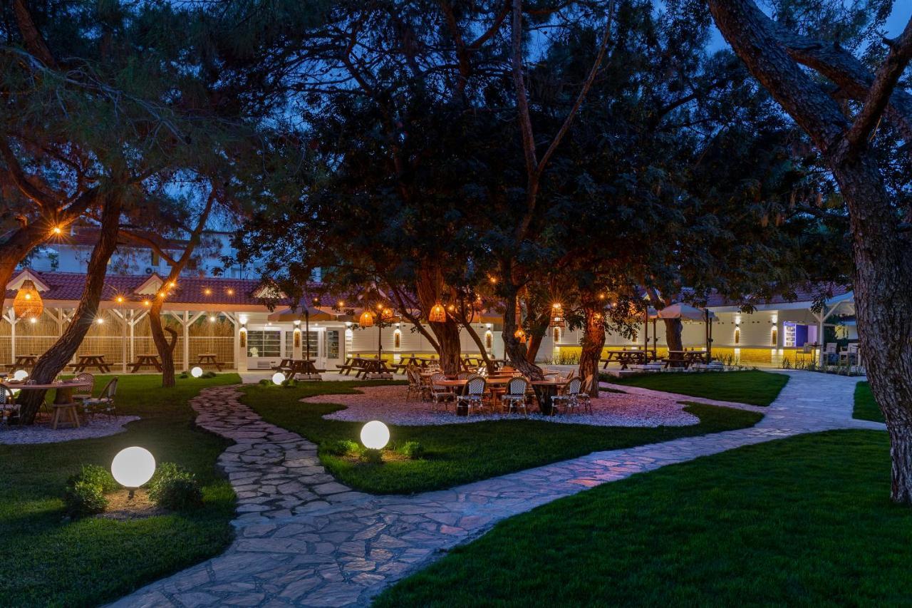 ホテル マート ミラ テキロヴァ エクステリア 写真 The garden of the hotel