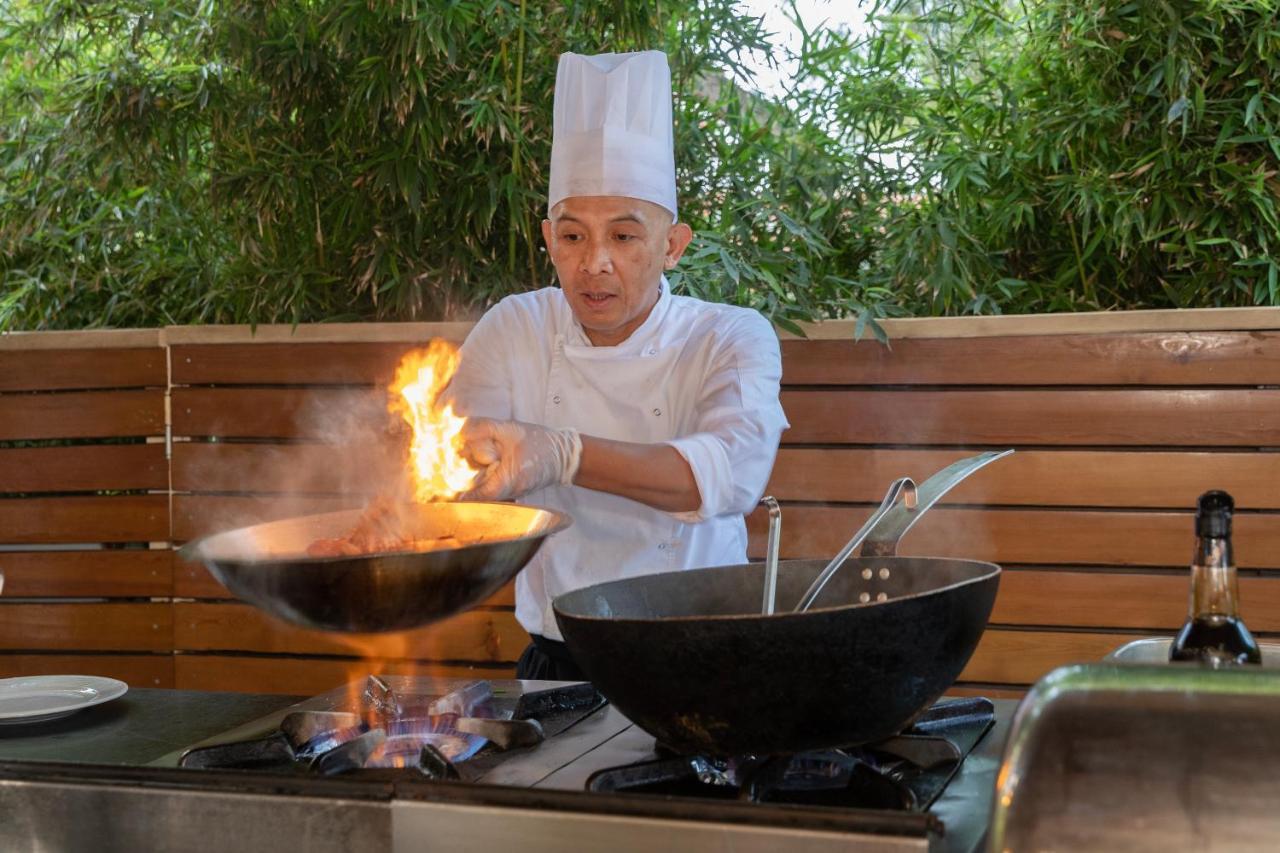 ホテル マート ミラ テキロヴァ エクステリア 写真 A wok being used in cooking