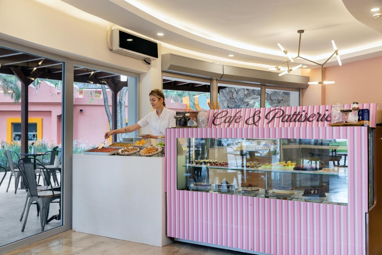 ホテル マート ミラ テキロヴァ エクステリア 写真 Café & Patisserie