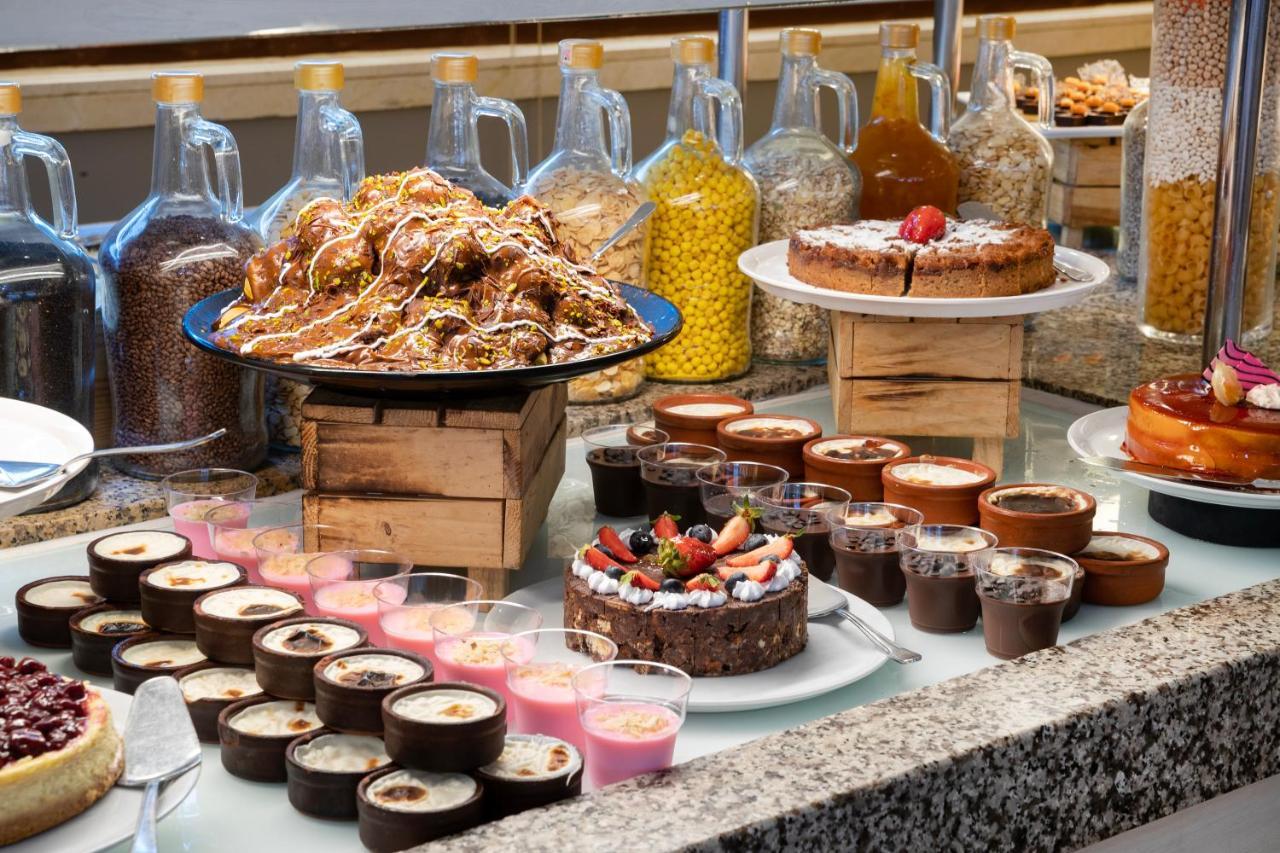 ホテル マート ミラ テキロヴァ エクステリア 写真 A dessert buffet